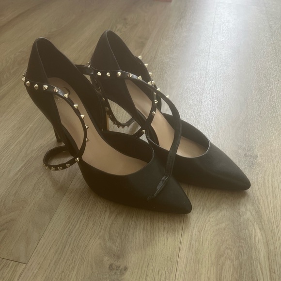 Jennifer Lopez Black Studded Strappy Heels - Picture 2 of 4